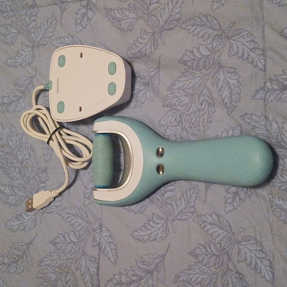 Amope Rechargeable Pedi Perfect Foot File - Picture 3 of 8